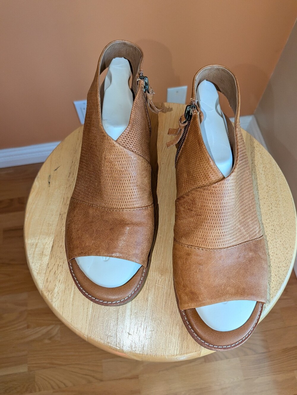 Sofft Womens Open-Toe Slingback Sandals in Light Brown Size 10M